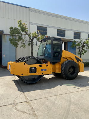 1Equipamento de compactação por vibração do tipo rodoviário vibratório de 0,8 Hz