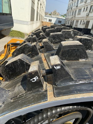 1Equipamento de compactação por vibração do tipo rodoviário vibratório de 0,8 Hz