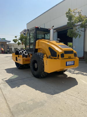 1Equipamento de compactação por vibração do tipo rodoviário vibratório de 0,8 Hz