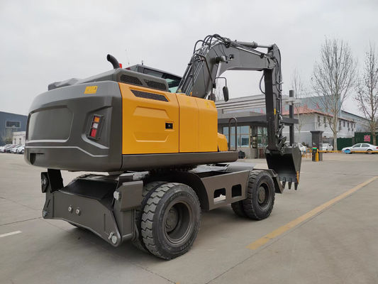 92 KW Motor Mini Excavator de rodas Max. Radius de escavação 8000MM 9.00-20/8 Pneus