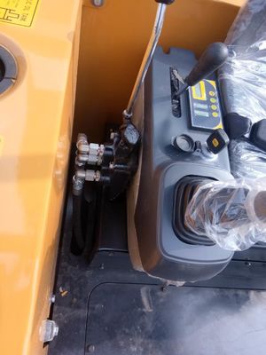 Nível 3/ Estágio III Mini Excavadora Crawler Força máxima de escavação do braço 10,5KN