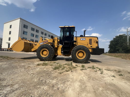 Grande carregador com um balde de 2,5-3,6 cbm